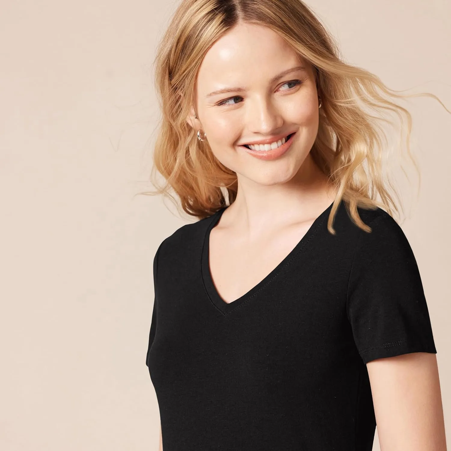 Amazon Essentials Women's Classic-Fit Short-Sleeve V-Neck T-Shirt, Multipacks