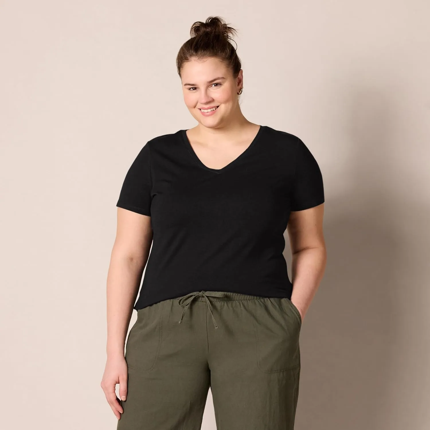 Amazon Essentials Women's Classic-Fit Short-Sleeve V-Neck T-Shirt, Multipacks